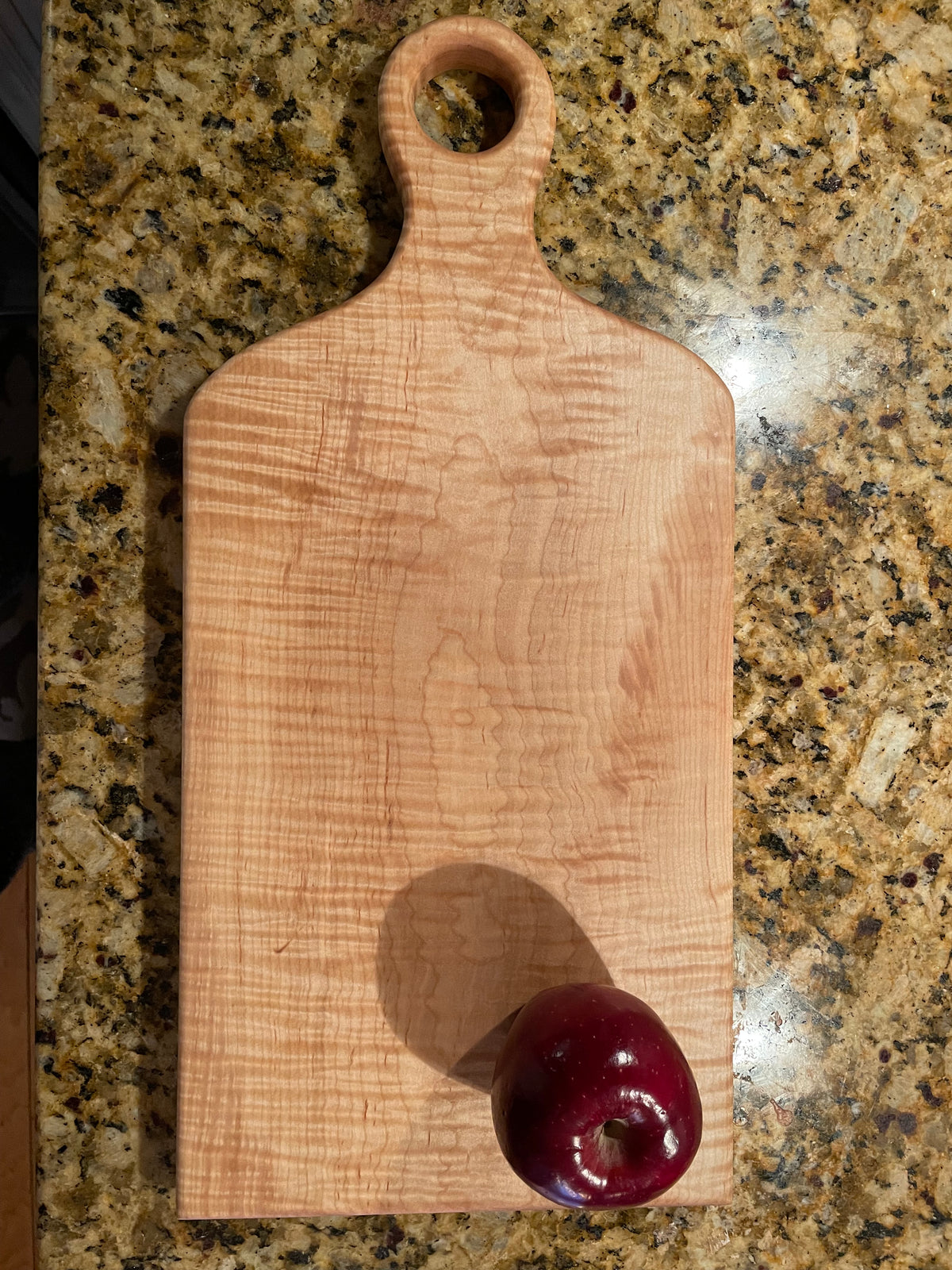 Thick Tiger Maple Cutting Board with Organic Live Edge - Handcrafted Wood -  Personalized Wedding Gift - Charcuterie Board 788 — Rusticcraft Designs